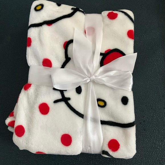 Hello Kitty Other - Hello Kitty Polka Dot Plush Throw Blanket - 40” x 50”